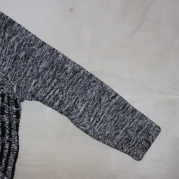 MGR It's Our Universe Sweater - Length 18 Pits 22 - Picture 4 of 9